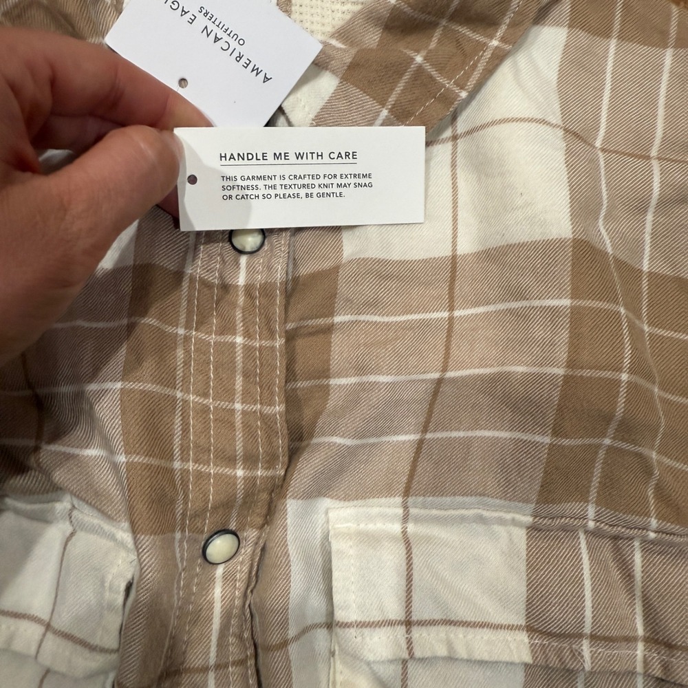 American Eagle Tan Brown Plaid Button Up Shirt Long Sleeve Women Medium M NWT - Picture 11 of 11